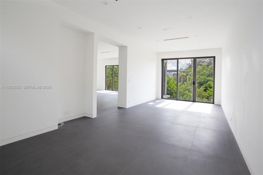 Spacious, unfurnished interior of a new home in , Miami (Image 18).