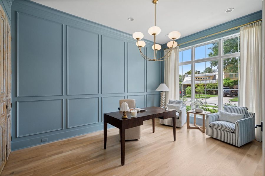 SPACIOUS HOME OFFICE WITH BEAUTIFUL MILLWORK SPACIOUS HOME OFFICE WITH BEAUTIFUL MILLWORK
