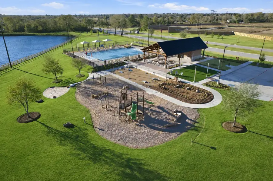Community amenities in Redbud, Hockley (Image 16).