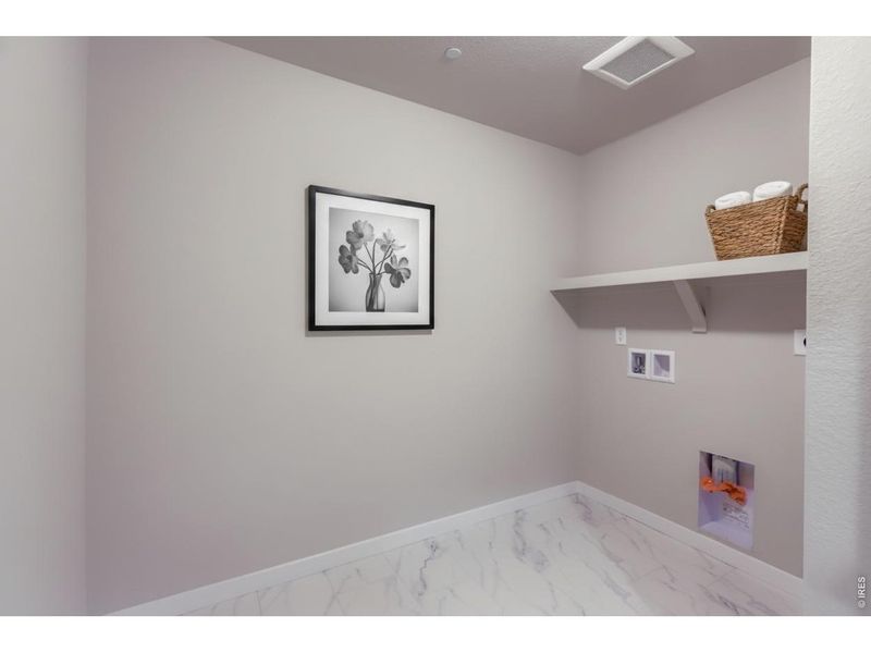 Spacious, unfurnished interior of a new home in Mountain Brook, Longmont (Image 21).