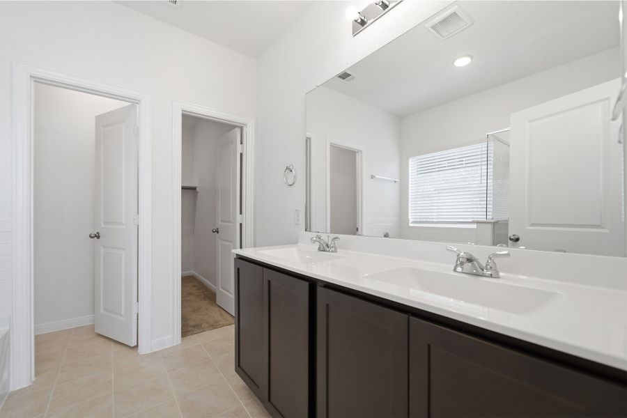 Furnished interior view inside a new home in Sagebrook, Argyle (Image 11).