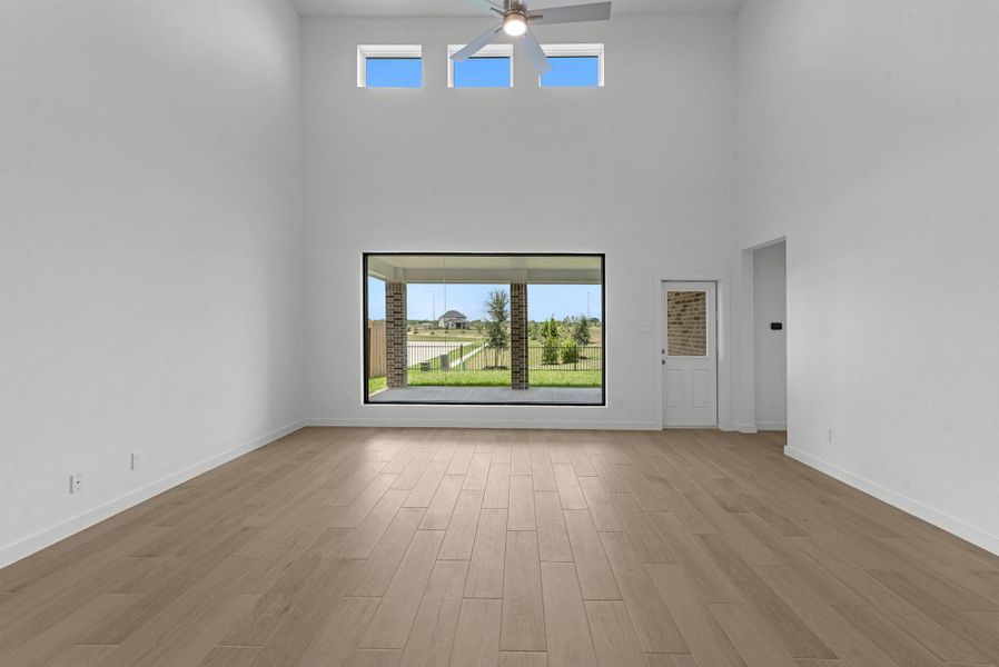 Spacious, unfurnished interior of a new home in Grand Mason Crossing, Katy (Image 20).