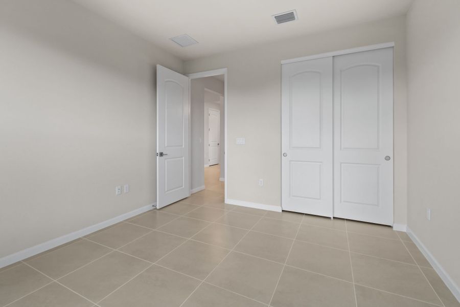 Spacious, unfurnished interior of a new home in Del Webb Tradition, Port St. Lucie (Image 19).