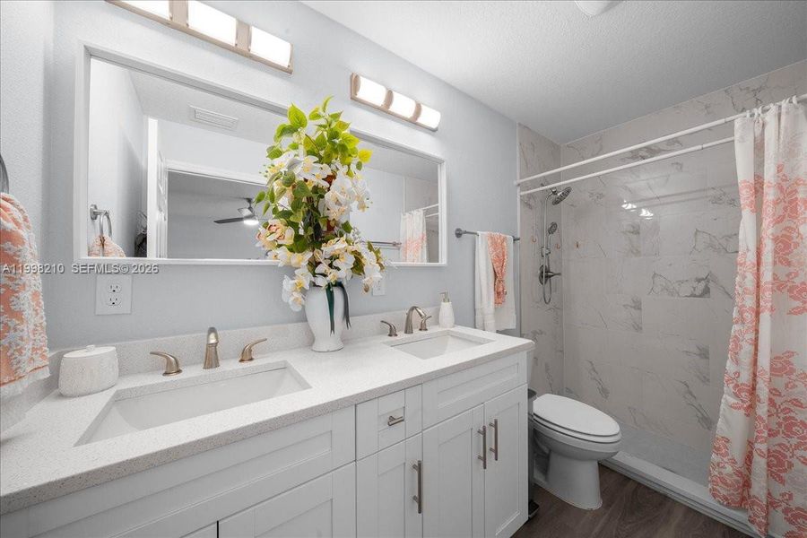 Furnished interior view inside a new home in , Ocala (Image 30).