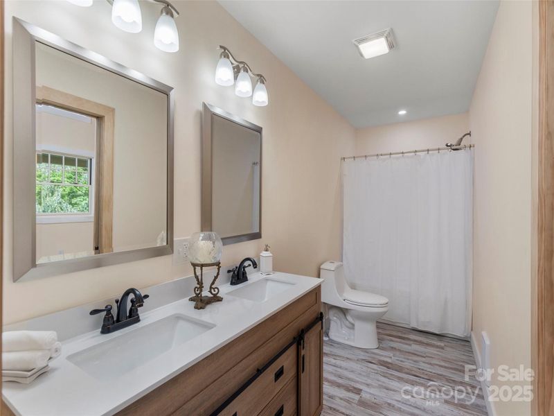 Furnished interior view inside a new home in , Waynesville (Image 5).