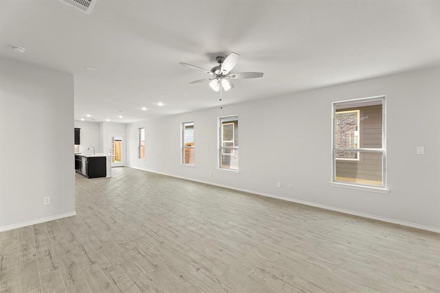 06. 1733 Meadow Crest - Family