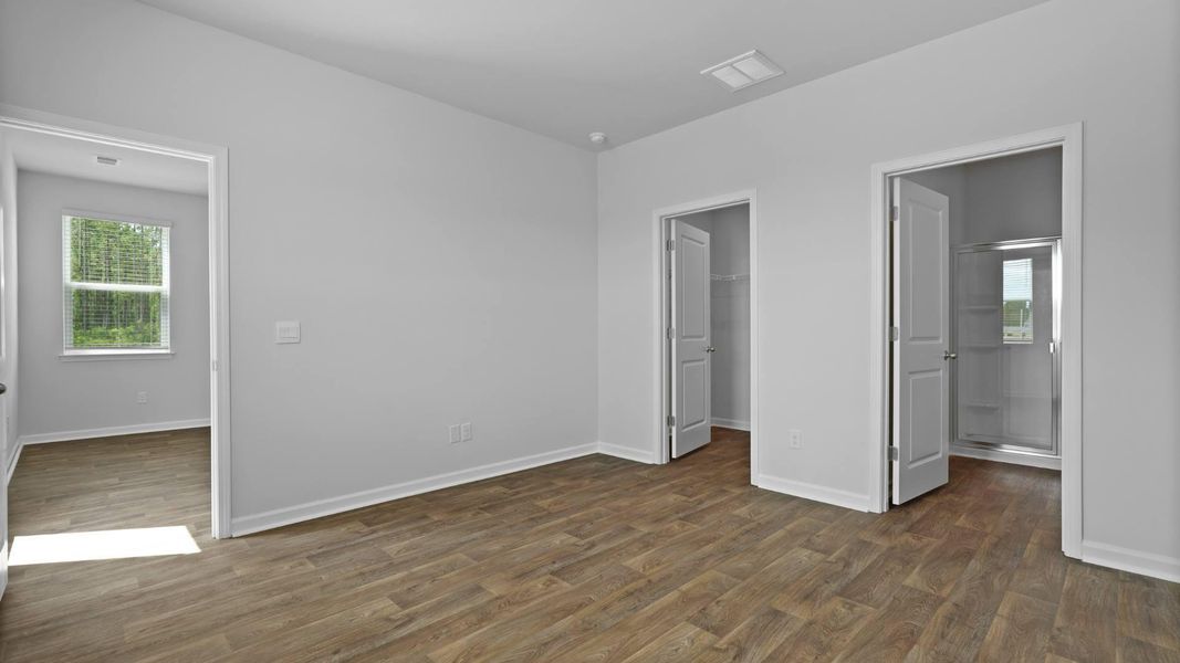 Spacious, unfurnished interior of a new home in Carolina Groves, Moncks Corner (Image 15).