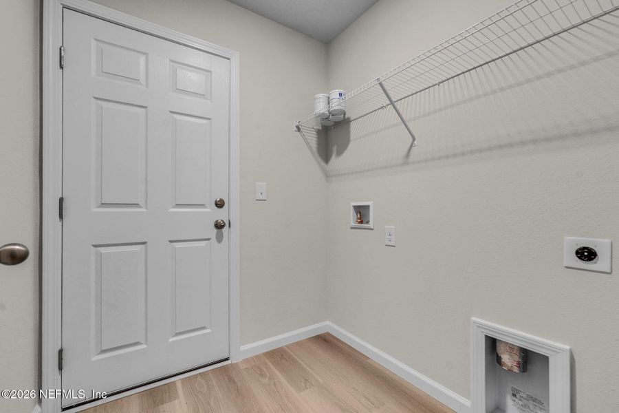 Spacious, unfurnished interior of a new home in , Jacksonville (Image 20).