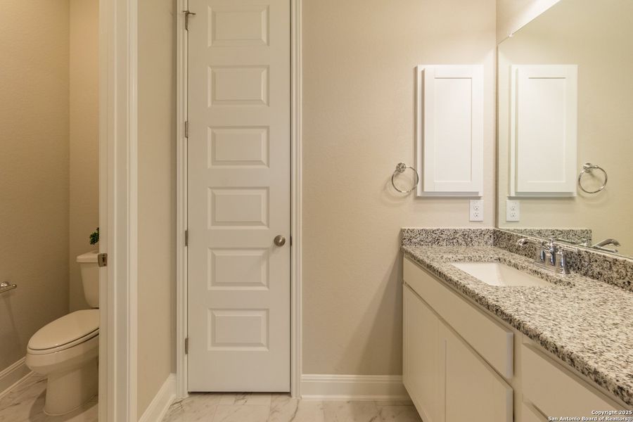 Furnished interior view inside a new home in Cibolo Crossing, Universal City (Image 4).