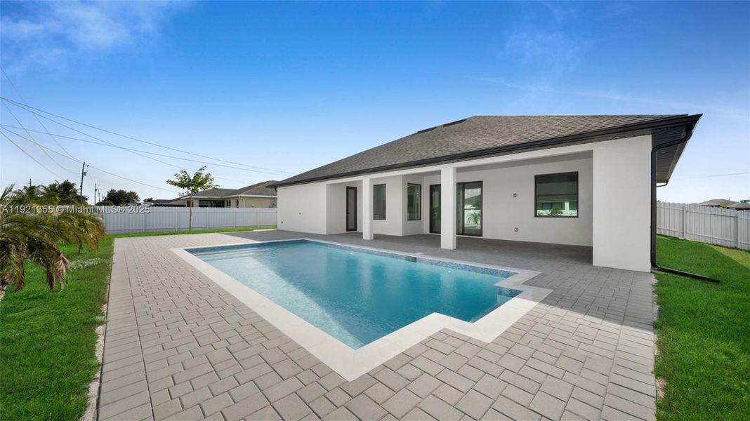 Exterior details and patio area of a home in , Cape Coral (Image 31).