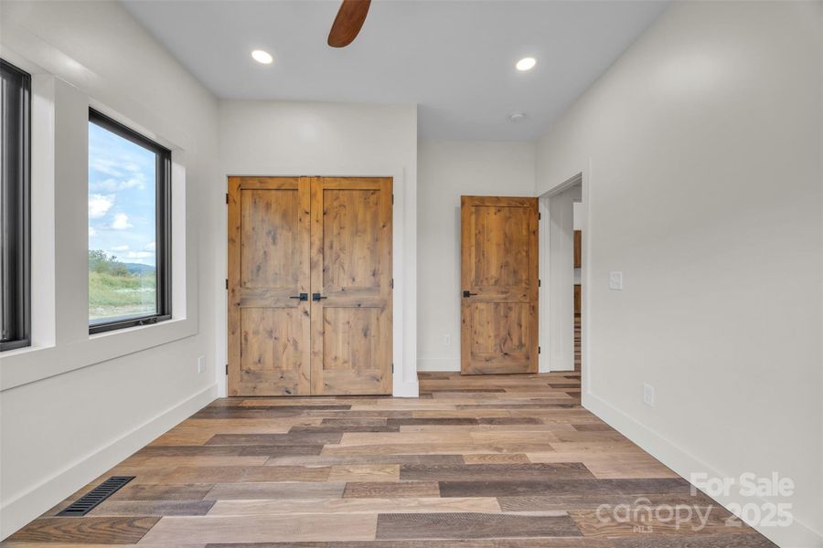 Spacious, unfurnished interior of a new home in , Jefferson (Image 30).