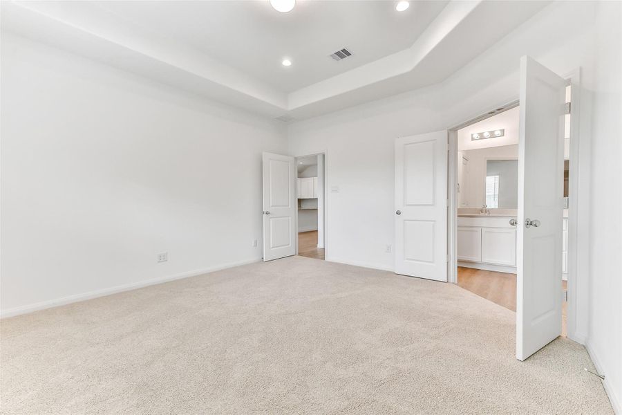 Spacious, unfurnished interior of a new home in King Oaks Village, Baytown (Image 13).