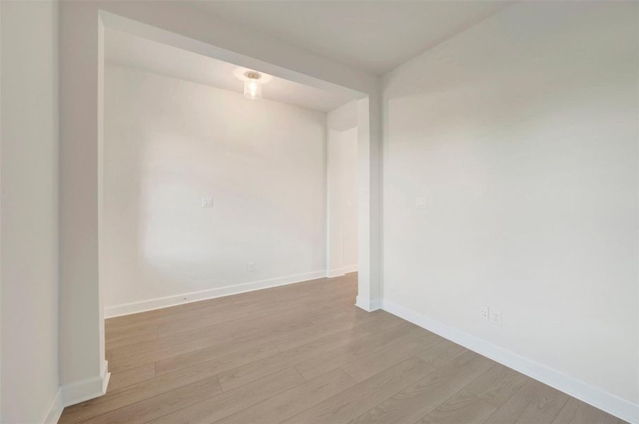 Spacious, unfurnished interior of a new home in Sienna - Landmark Row Collection, Missouri City (Image 30).
