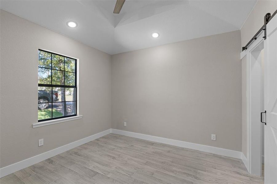 Spacious, unfurnished interior of a new home in , Granbury (Image 26).