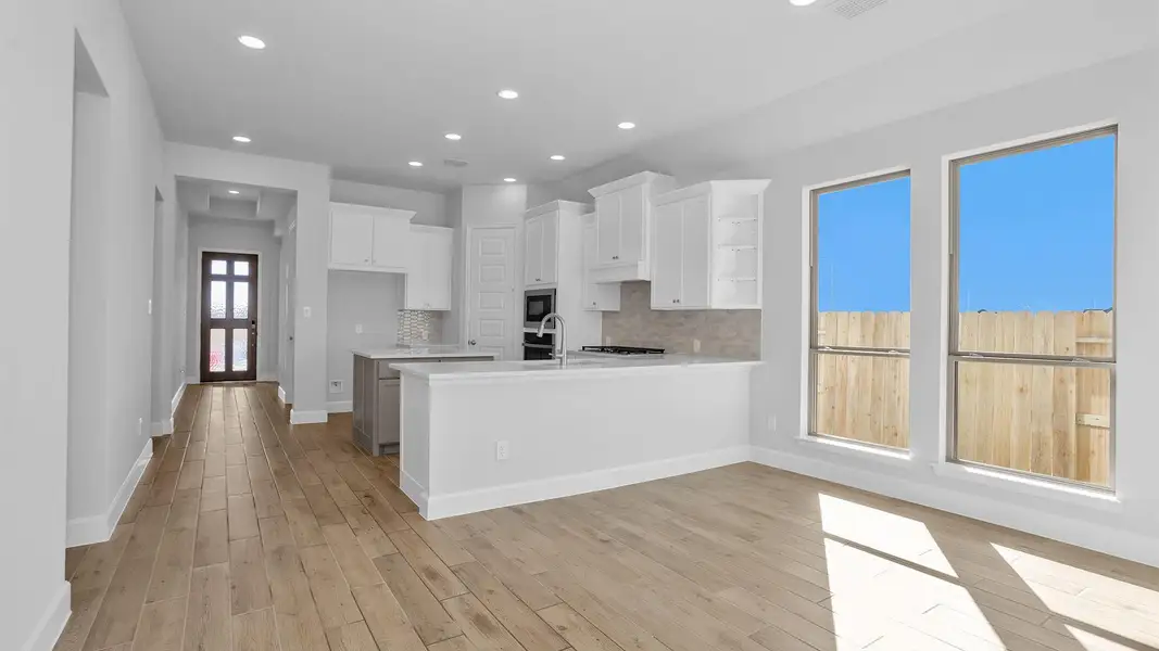 Furnished interior view inside a new home in Valencia, Manvel (Image 11).