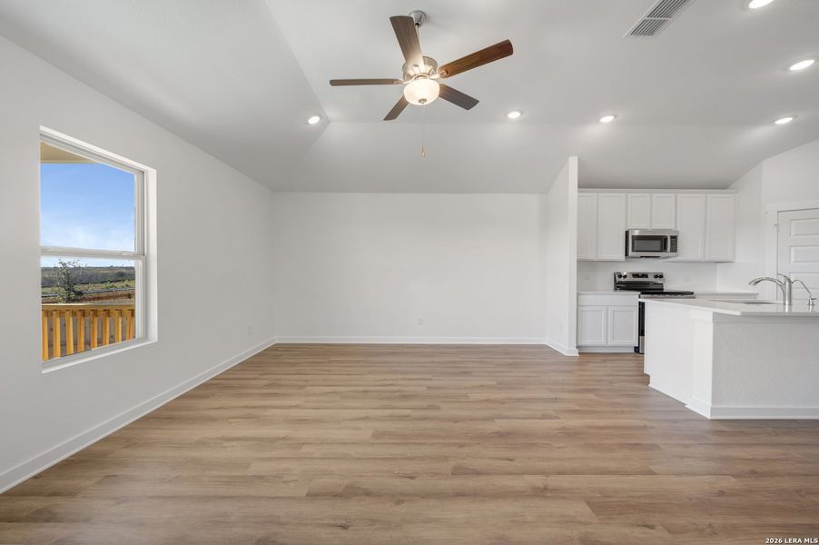 Spacious, unfurnished interior of a new home in Paloma Park, Converse (Image 37).