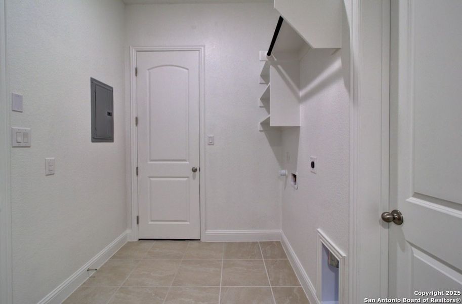 Spacious, unfurnished interior of a new home in The Crossvine, Schertz (Image 29). Spacious, unfurnished interior of a new home in The Crossvine, Schertz (Image 29).