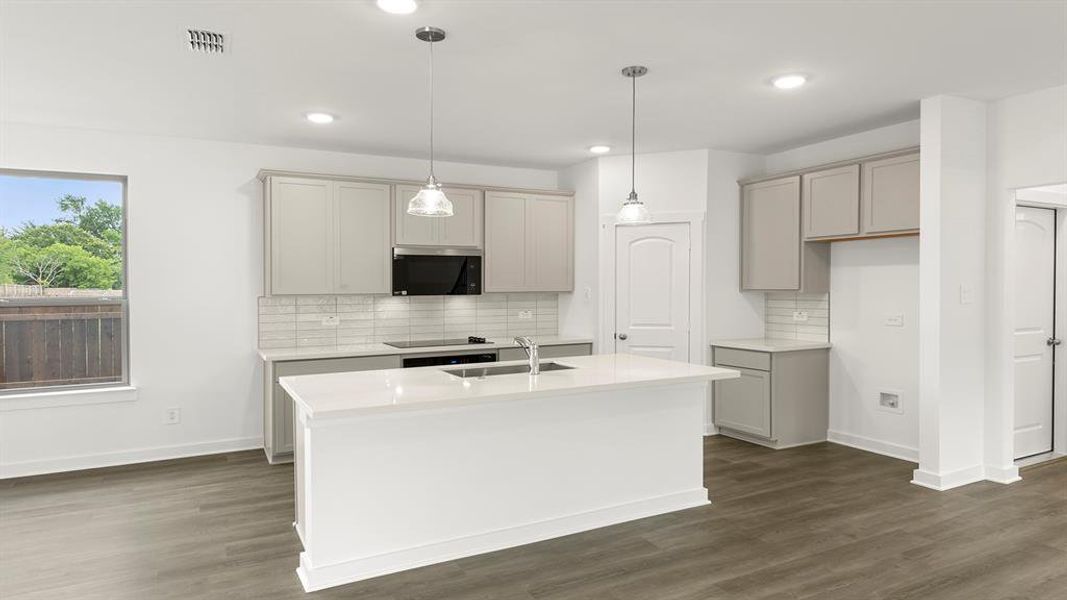 08. 1752 Edgeway - Kitchen (2)