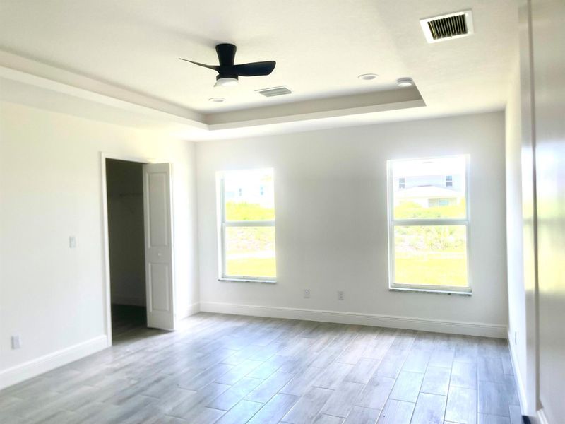 Spacious, unfurnished interior of a new home in , Palm Bay (Image 12).