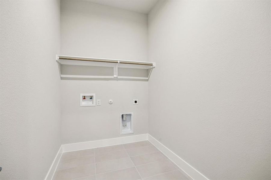 Spacious, unfurnished interior of a new home in Dove Hollow, Waxahachie (Image 18). Spacious, unfurnished interior of a new home in Dove Hollow, Waxahachie (Image 18).