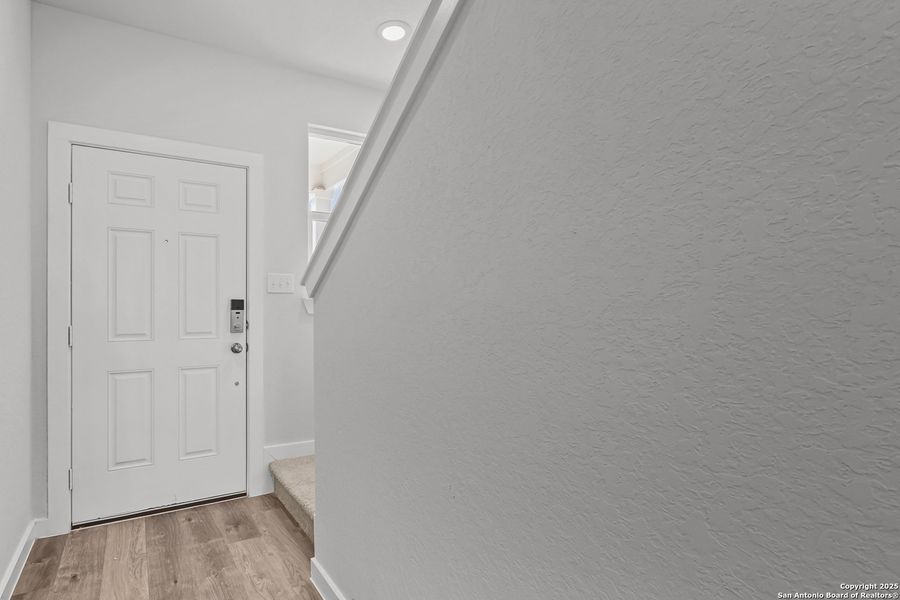 Spacious, unfurnished interior of a new home in Senna, Leon Valley (Image 22).