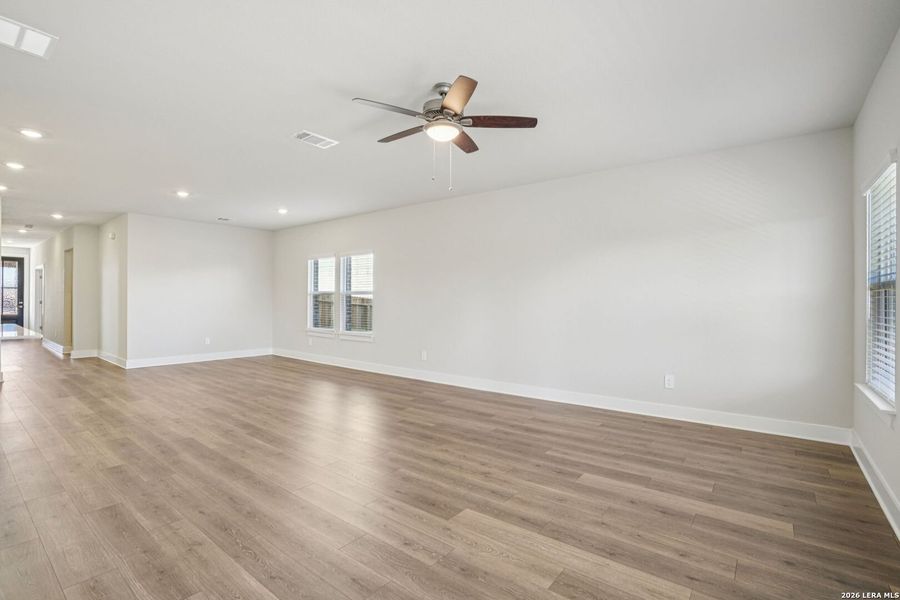 Spacious, unfurnished interior of a new home in Carmel Ranch, Schertz (Image 35).