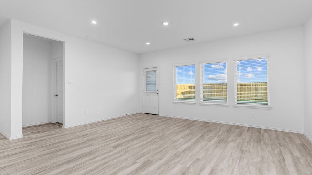 Spacious, unfurnished interior of a new home in Tamarron, Fulshear (Image 18). Spacious, unfurnished interior of a new home in Tamarron, Fulshear (Image 18).