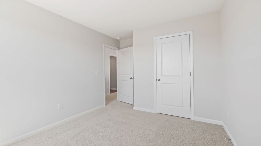 Spacious, unfurnished interior of a new home in Woodglen, Piedmont (Image 20).