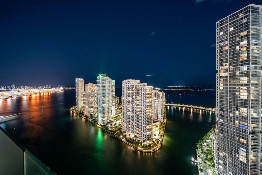 Condo located in Miami, FL showcasing its design and architecture (Image 31). Condo located in Miami, FL showcasing its design and architecture (Image 31).