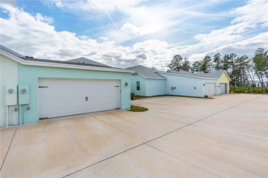 Exterior details and patio area of a home in , Daytona Beach (Image 22).