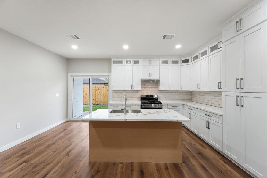 Furnished interior view inside a new home in , Pasadena (Image 6).