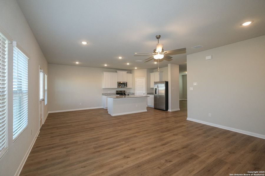 Spacious, unfurnished interior of a new home in Paloma Park, Converse (Image 28).
