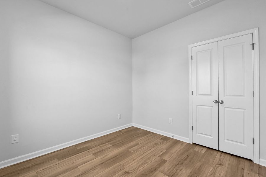 Spacious, unfurnished interior of a new home in Fieldstone, Lexington (Image 32).