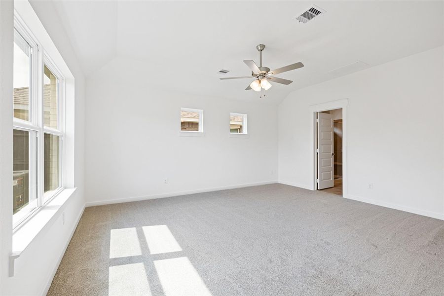 Spacious, unfurnished interior of a new home in Sunterra, Katy (Image 17).