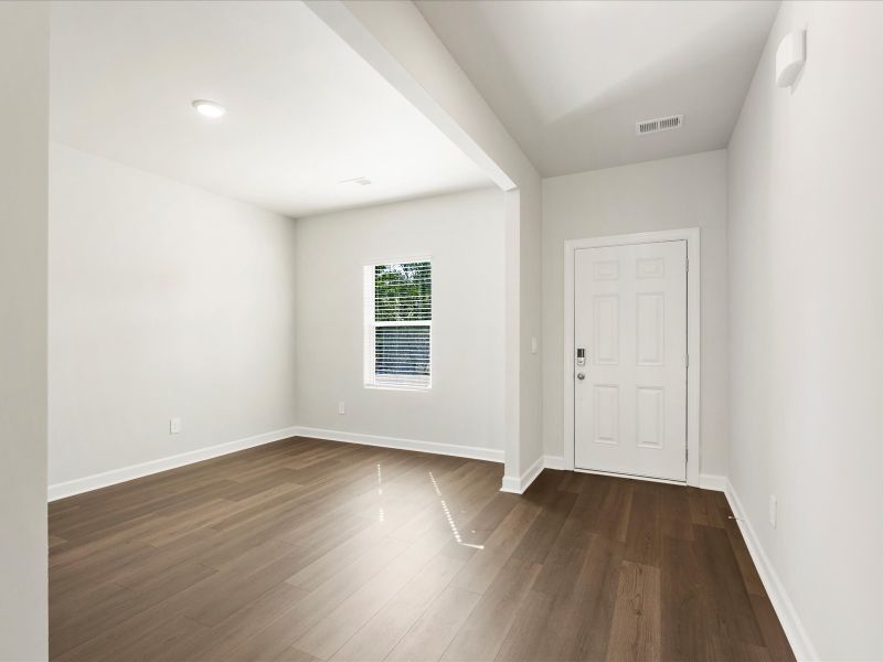 Spacious, unfurnished interior of a new home in Creek Ridge - Signature Collection, Spartanburg (Image 12).