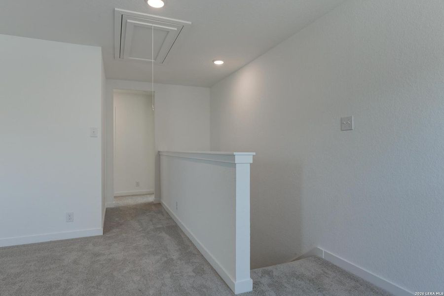 Spacious, unfurnished interior of a new home in Nopal Valley, San Antonio (Image 14).