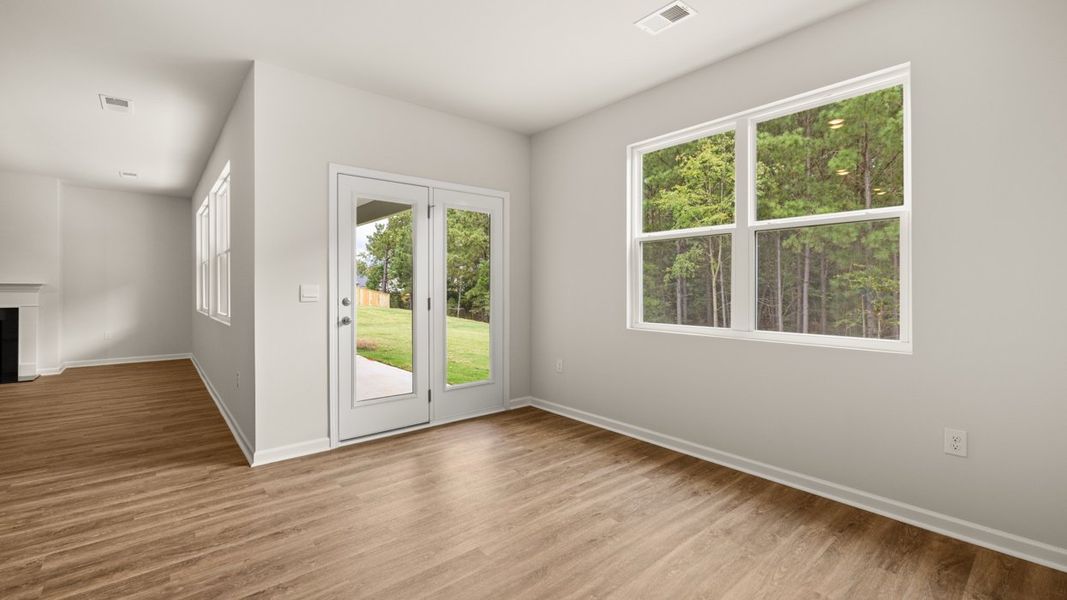 Spacious, unfurnished interior of a new home in Kingston Ranch at Lake Oconee, Buckhead (Image 14).