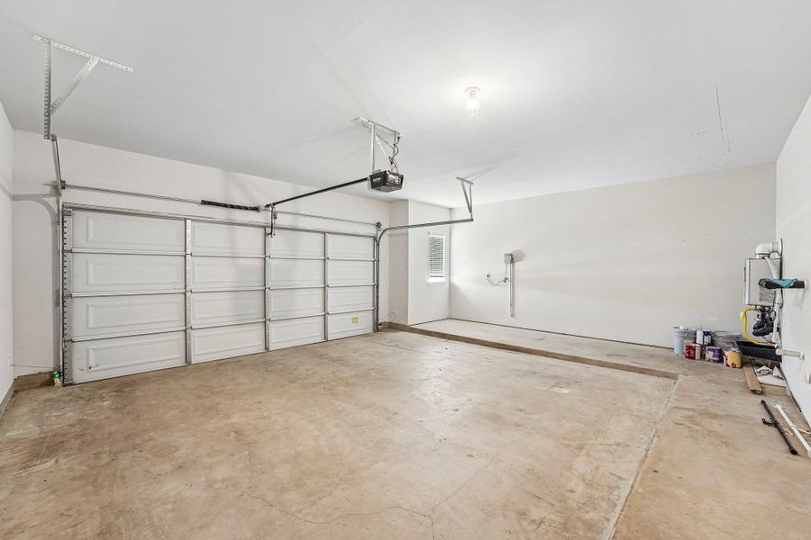 Spacious, unfurnished interior of a new home in Waterstone Crossing, Kyle (Image 35).