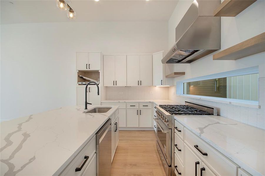 Furnished interior view inside a new home in , Dallas (Image 13).