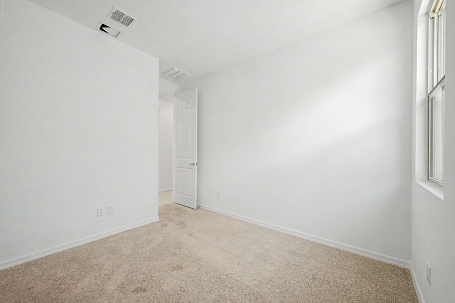 Spacious, unfurnished interior of a new home in Baker Farms, Phoenix (Image 12).