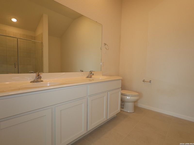 Furnished interior view inside a new home in Cinco Lakes, San Antonio (Image 9).