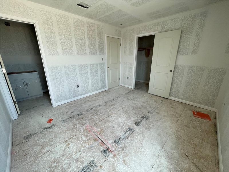 Spacious, unfurnished interior of a new home in Covered Bridge, Hutto (Image 25).