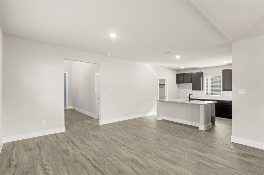 07. 709 Wilderness - Dining (2)