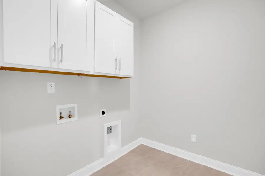 Spacious, unfurnished interior of a new home in Carriage Estates, Lexington (Image 15).