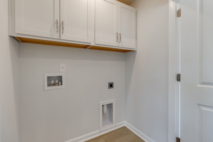 Spacious, unfurnished interior of a new home in Astoria, Columbia (Image 21).