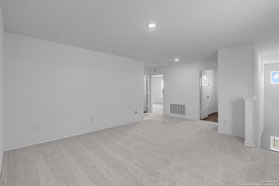 Spacious, unfurnished interior of a new home in Horizon Ridge, San Antonio (Image 18).