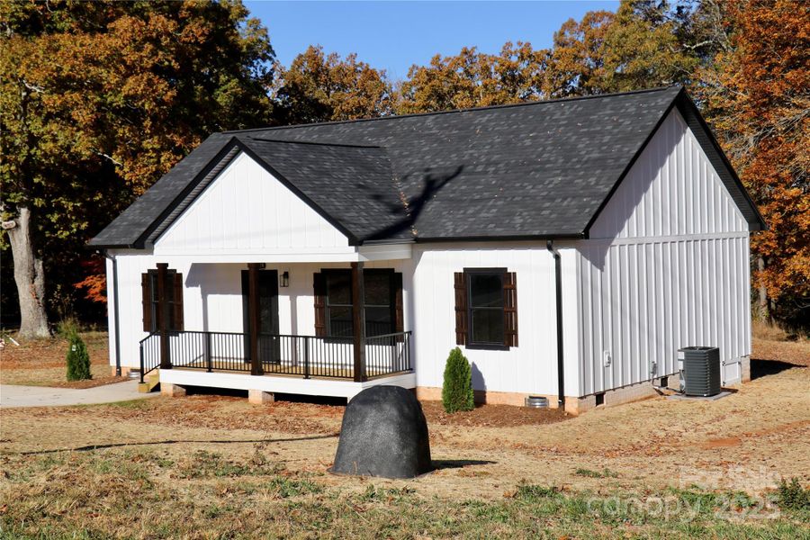 Front exterior of a new home in , Maiden, NC, highlighting curb appeal (Image 1).