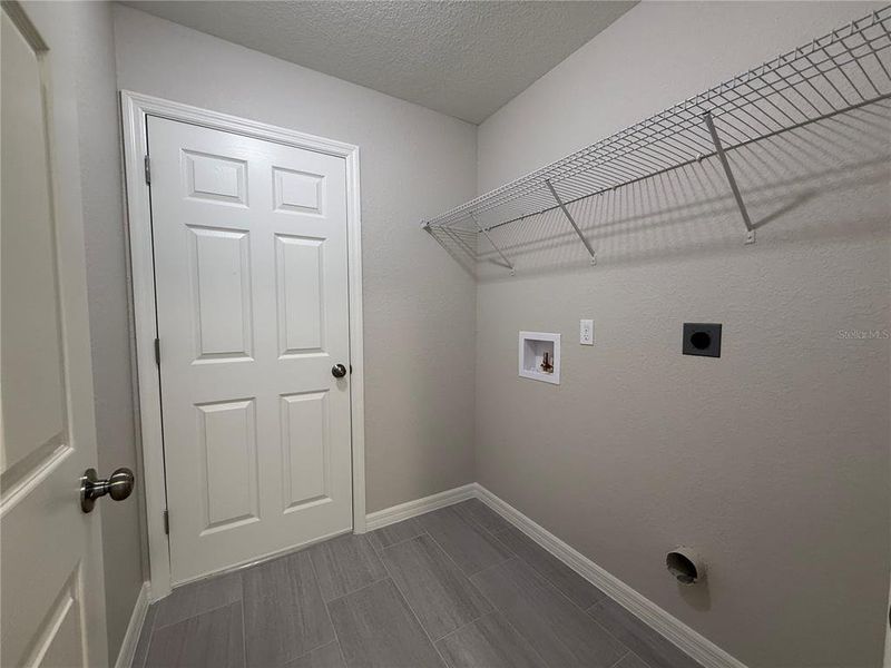 Spacious, unfurnished interior of a new home in , Ocala (Image 6).