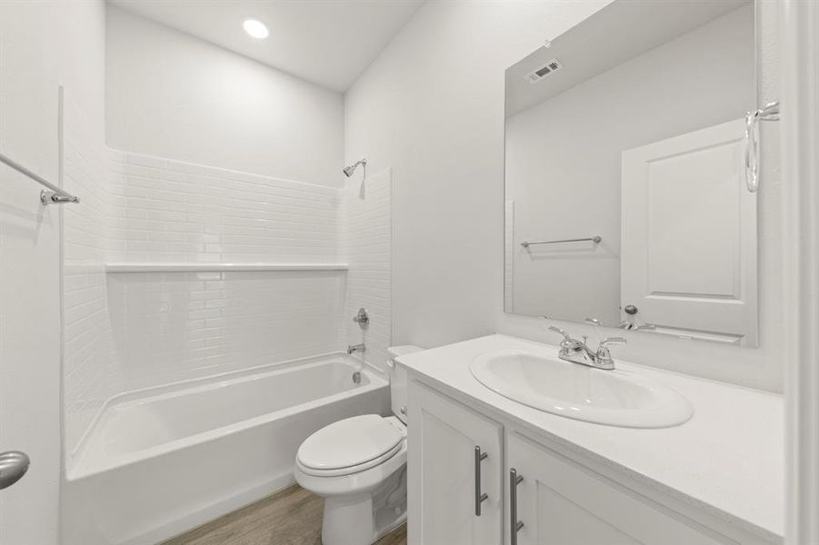 18. 1702 Potomac - 2ND Bath