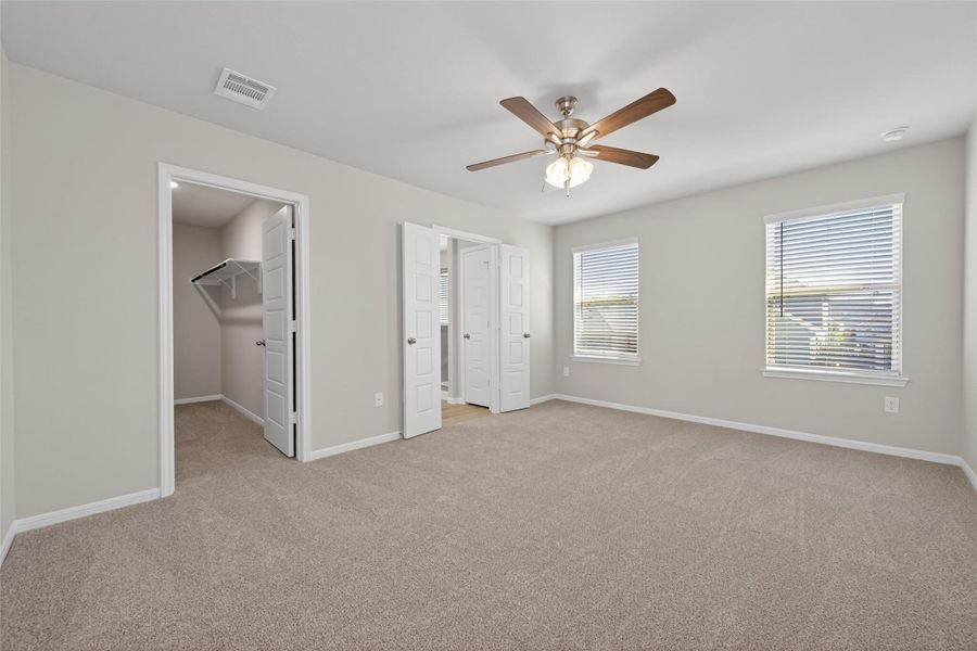 Spacious, unfurnished interior of a new home in Woodland Lakes, Houston (Image 22). Spacious, unfurnished interior of a new home in Woodland Lakes, Houston (Image 22).